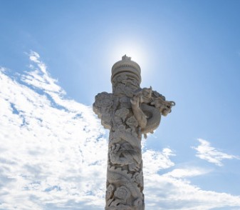石龙柱浮雕盘龙柱花岗岩大型石柱子寺庙家祠广场园林盘龙柱加工